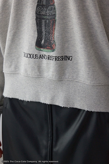【Coca-Cola®｜AZUL】 グラフィックスウェット 詳細画像