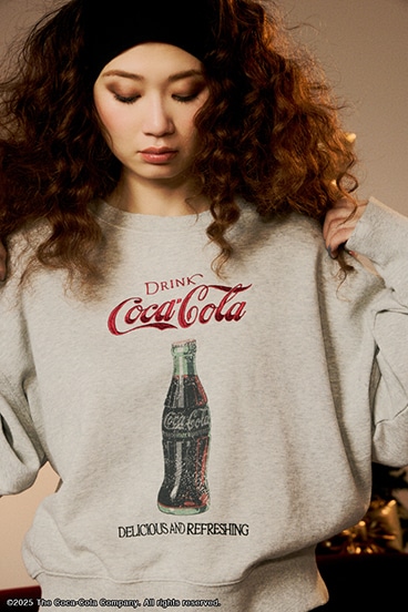 【Coca-Cola®｜AZUL】 グラフィックスウェット