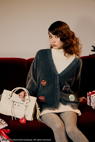 【Coca-Cola®｜AZUL】ワッペンカーディガン