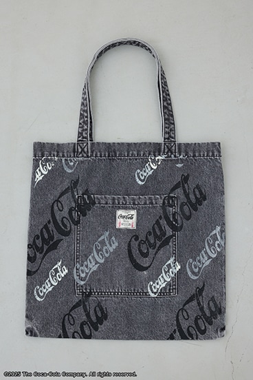 【Coca-Cola®｜AZUL】 総柄トートバッグ