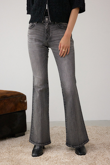 AZUL DENIM センタープレスセミフレアデニム