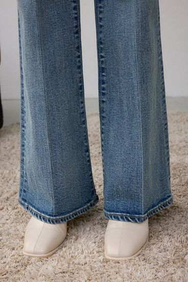 AZUL DENIM センタープレスセミフレアデニム 詳細画像