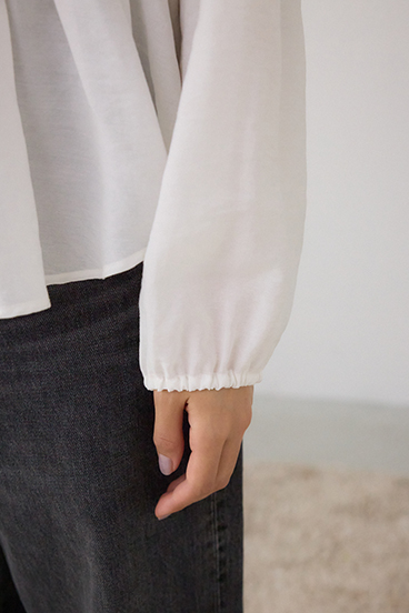 ラッフルショルダー長袖ブラウス 詳細画像