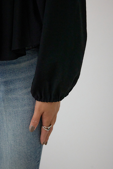 ラッフルショルダー長袖ブラウス 詳細画像