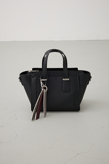 チャームセットトラペイズドバッグ