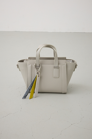 チャームセットトラペイズドバッグ