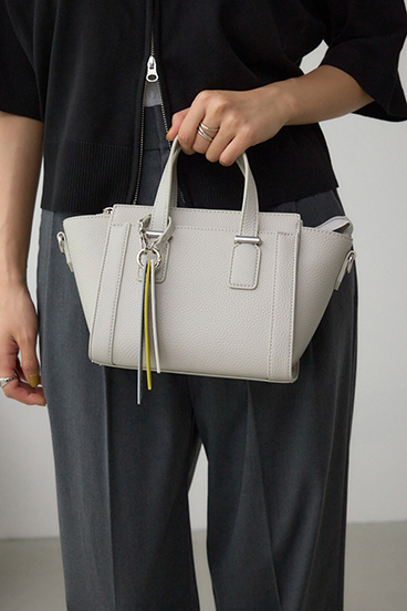 チャームセットトラペイズドバッグ