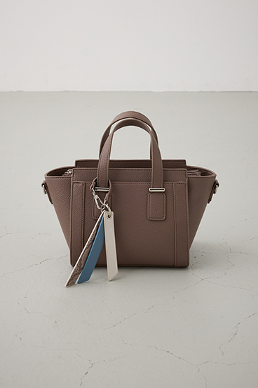 チャームセットトラペイズドバッグ