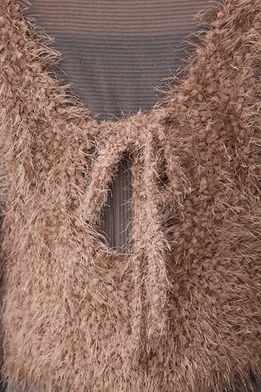 バックオープンポンポンヤーンベスト 詳細画像