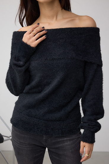 モヘヤライクオフショルダーニット