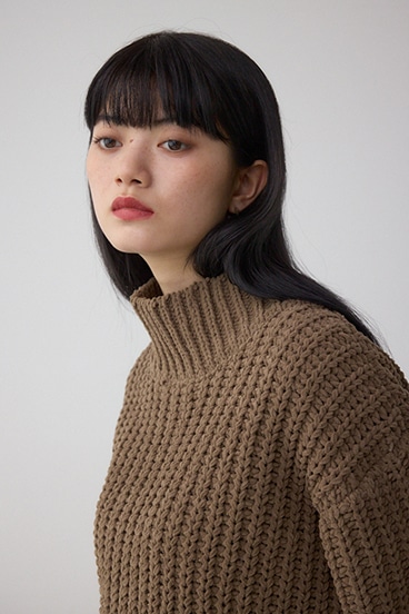 マットモールクロップドハイネックニット