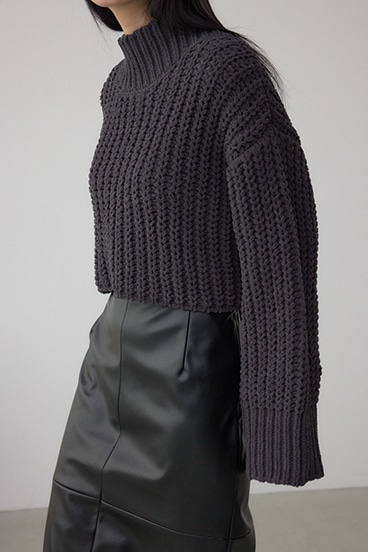 マットモールクロップドハイネックニット