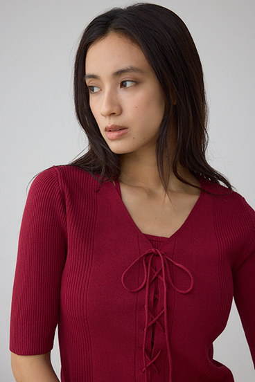 フェイクレイヤードレースアップニット