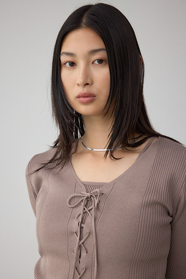 フェイクレイヤードレースアップニット