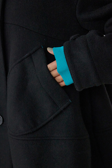 【PLUS】ボリュームスリーブペプラムコート 詳細画像