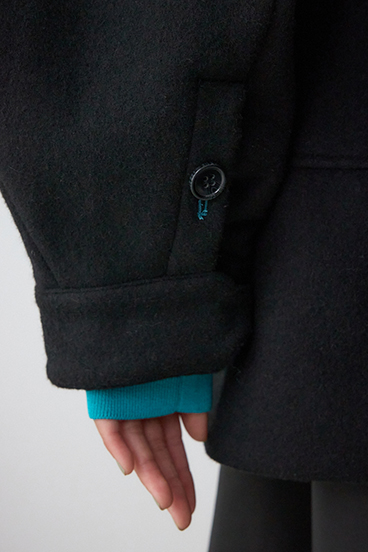 【PLUS】ボリュームスリーブペプラムコート 詳細画像