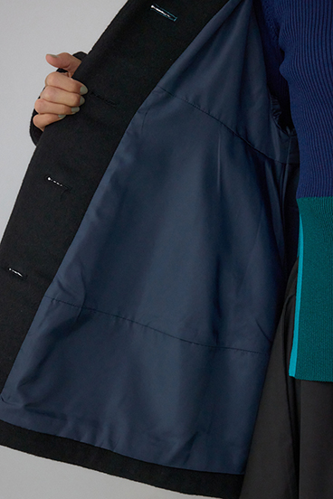 【PLUS】ボリュームスリーブペプラムコート 詳細画像