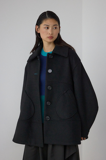 【PLUS】ボリュームスリーブペプラムコート 詳細画像