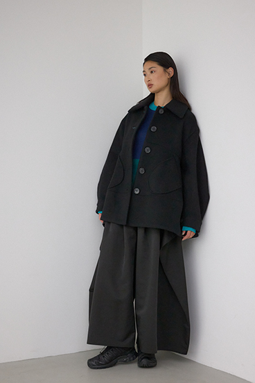 【PLUS】ボリュームスリーブペプラムコート 詳細画像