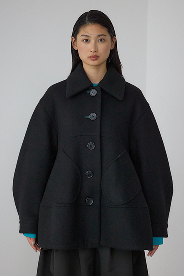 【PLUS】ボリュームスリーブペプラムコート 詳細画像