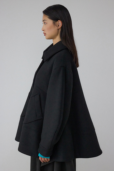 【PLUS】ボリュームスリーブペプラムコート 詳細画像
