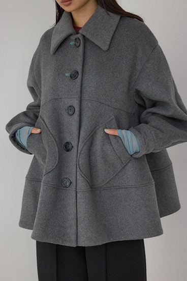 【PLUS】ボリュームスリーブペプラムコート