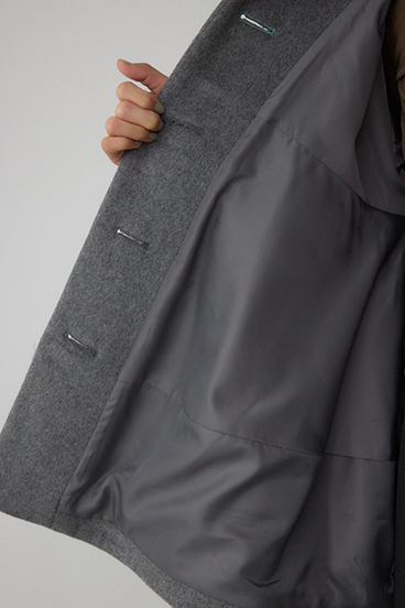 【PLUS】ボリュームスリーブペプラムコート 詳細画像