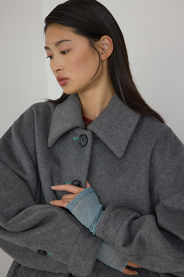 【PLUS】ボリュームスリーブペプラムコート