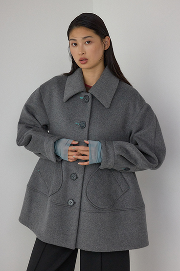 【PLUS】ボリュームスリーブペプラムコート 詳細画像