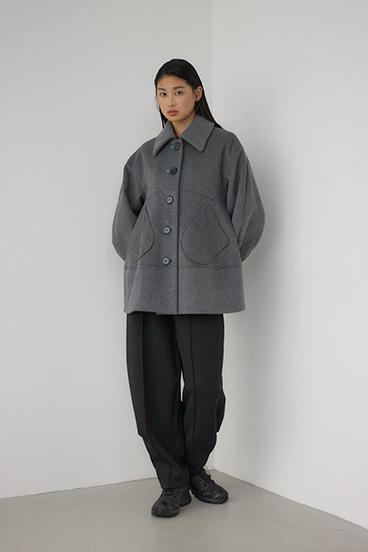 【PLUS】ボリュームスリーブペプラムコート 詳細画像