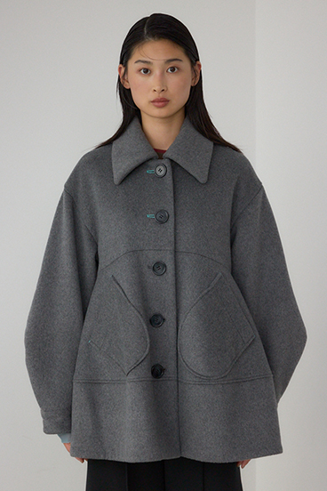 【PLUS】ボリュームスリーブペプラムコート 詳細画像