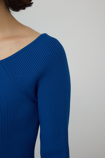 【PLUS】オフショルダーペプラムニット 詳細画像