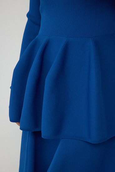 【PLUS】オフショルダーペプラムニット 詳細画像