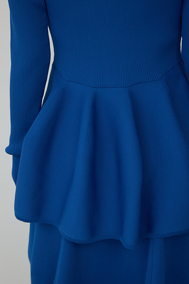 【PLUS】オフショルダーペプラムニット 詳細画像