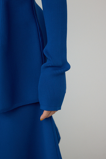 【PLUS】オフショルダーペプラムニット 詳細画像