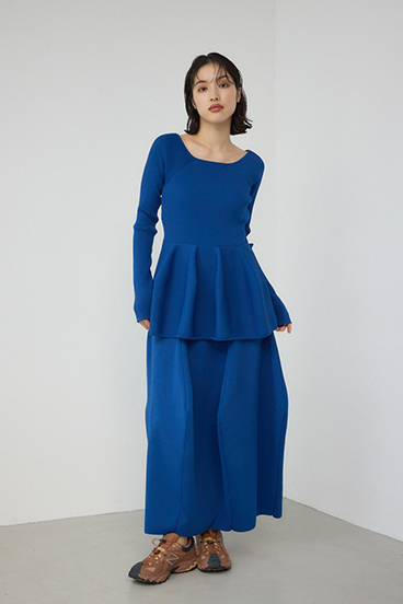 【PLUS】オフショルダーペプラムニット 詳細画像