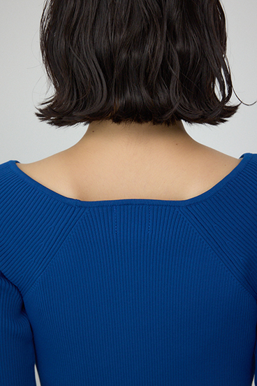 【PLUS】オフショルダーペプラムニット 詳細画像