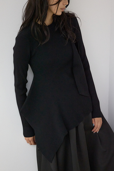 【PLUS】アシンメトリードレープニット