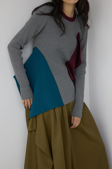 【PLUS】アシンメトリードレープニット