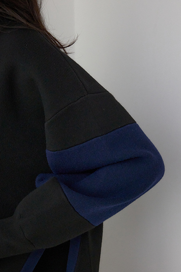 【PLUS】レイヤードライクブロッキングプルオーバー 詳細画像