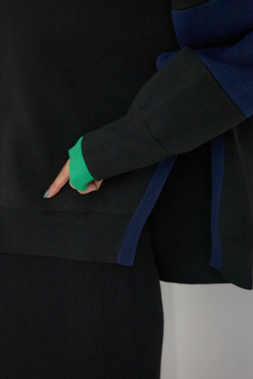 【PLUS】レイヤードライクブロッキングプルオーバー 詳細画像