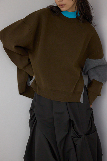 【PLUS】レイヤードライクブロッキングプルオーバー