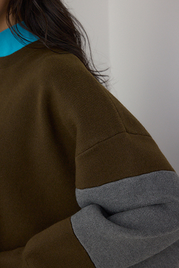 【PLUS】レイヤードライクブロッキングプルオーバー 詳細画像