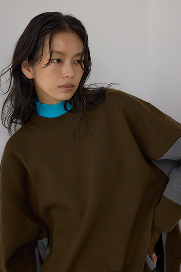 【PLUS】レイヤードライクブロッキングプルオーバー