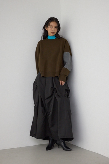 【PLUS】レイヤードライクブロッキングプルオーバー 詳細画像