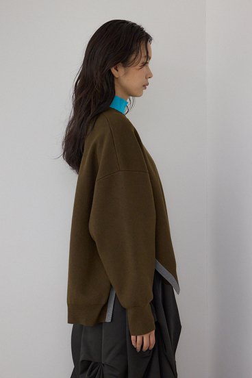 【PLUS】レイヤードライクブロッキングプルオーバー 詳細画像