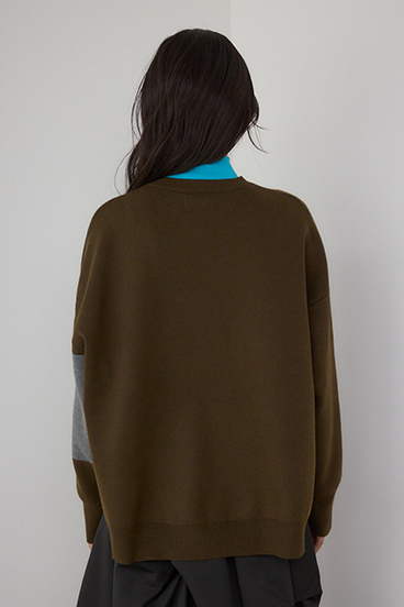 【PLUS】レイヤードライクブロッキングプルオーバー 詳細画像