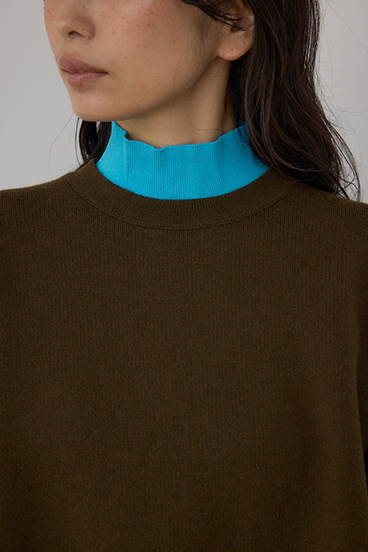 【PLUS】レイヤードライクブロッキングプルオーバー 詳細画像