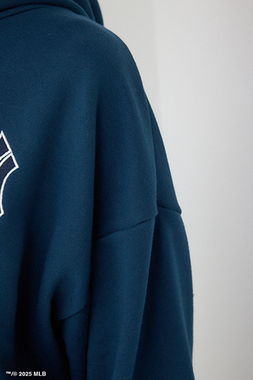 【MLB】ロゴショートパーカー 詳細画像