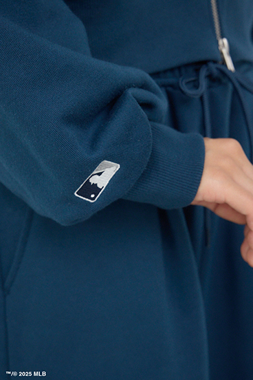 【MLB】ロゴショートパーカー 詳細画像